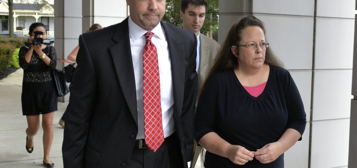 Supreme Court rules Kentucky clerk must issue marriage licenses to gay couples